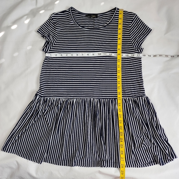 Suzanne Betro Top Short Sleeve Navy and White Striped Peplum Tee Size Medium - Picture 4 of 9